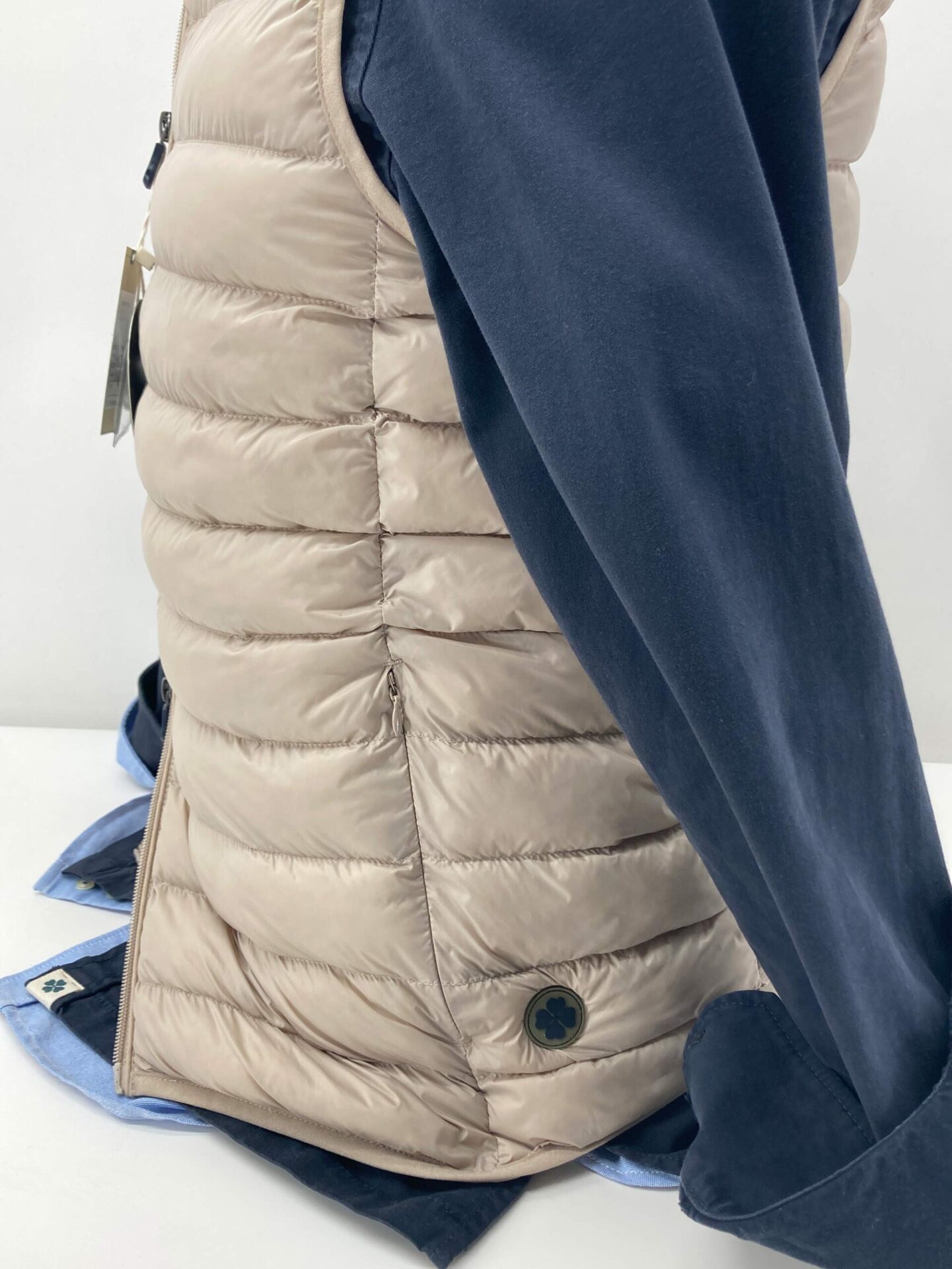 comprar-chaleco-eco-pluma-hombre-sport-invierno-crudo-comodo-cremallera-bolsita-buonafortuna-detalle-13_3