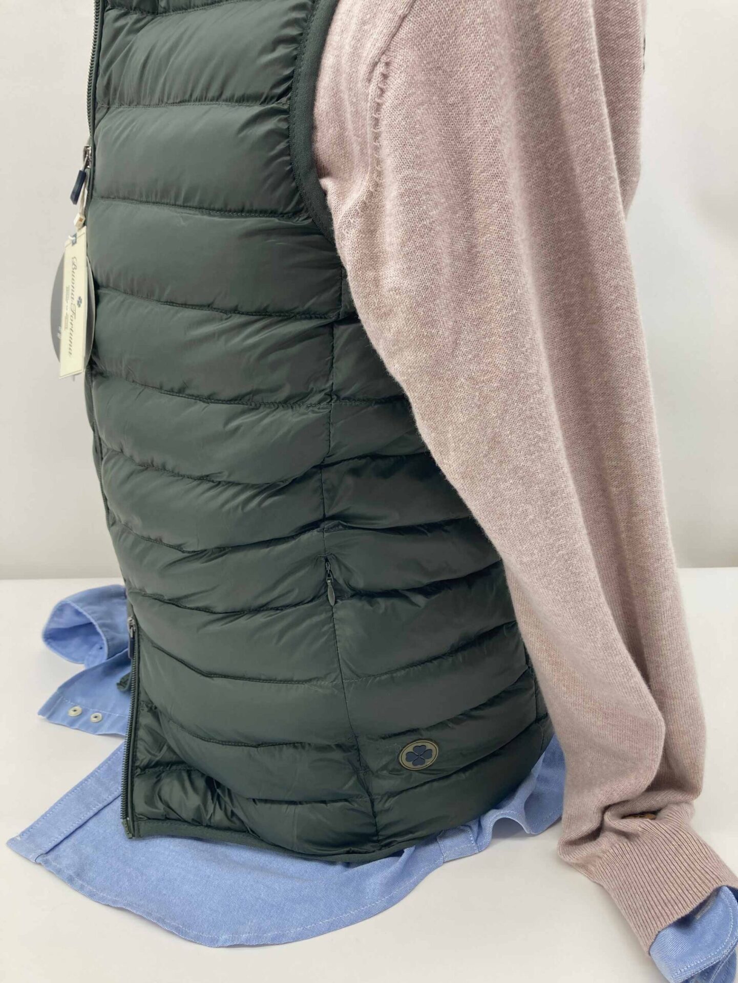 comprar-chaleco-eco-pluma-hombre-sport-invierno-verde-caza-comodo-cremallera-bolsita-buonafortuna-detalle-15_3