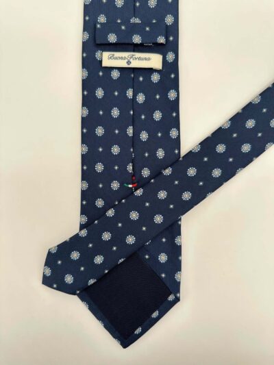 tienda online ropa hombre exclusiva corbatas ceremonia seda twill azul marino dibujo corbatero detalle