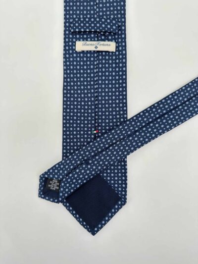 tienda online ropa hombre exclusiva corbatas ceremonia seda twill azul marino topos cuadros celestes detalle