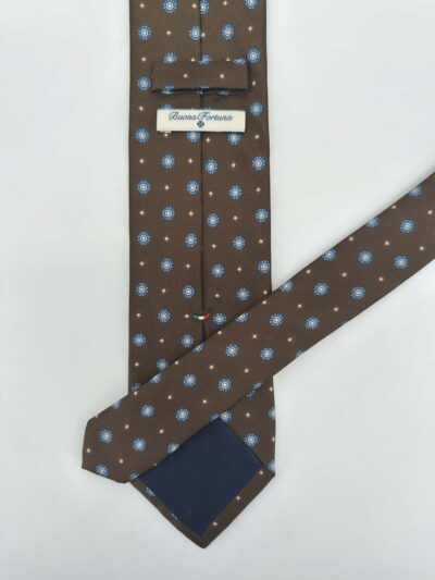 tienda online ropa hombre exclusiva corbatas ceremonia seda twill marron dibujo corbatero detalle