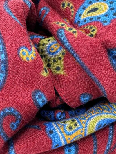 venta-online-pashmina-exclusiva-lana-extrafina-estampada-invierno-burdeos-dibujos-verdes-celestes-detalle