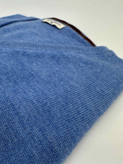 venta online jersey cuello pico azul cobalto lana merino hombre exclusiva invierno detalle